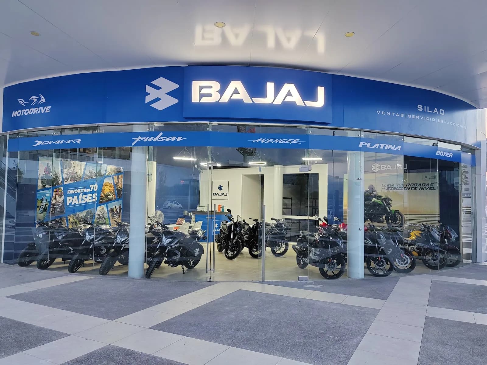 Fachada de Bajaj Silao